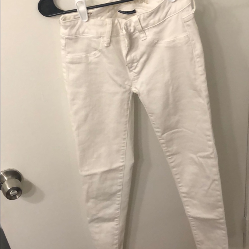 White skinny jeans